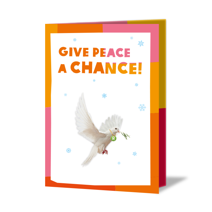 Weihachtskarte mir einer weißen Taube, die einen Olivenzweig im Schnabel hat und Schneeflocken im Hintergrund. Aufschrift: Give peace a chance!